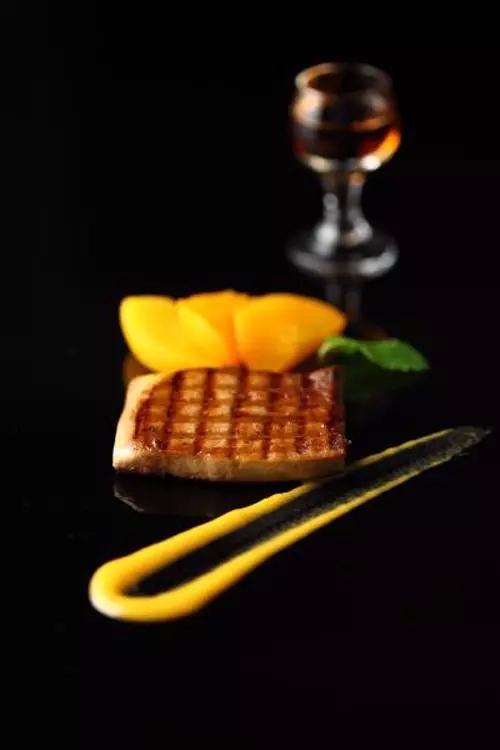 这个空降厨师,为何工资高过港厨?