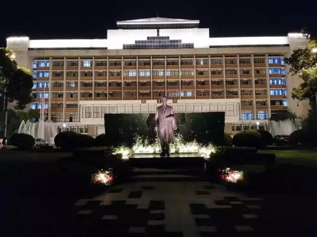 帝国大厦、堪培拉电讯塔、广州塔、杭州东站，浙大用这种方式庆生