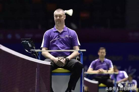 羽毛球裁判24种手势教学,羽球发球违例怎么办