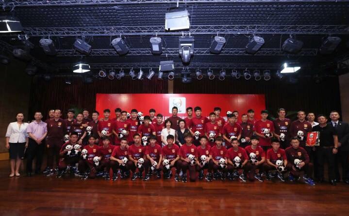 维族C罗叶尔凡倒钩惊艳全场！为何少数民族屡做少年董方卓？