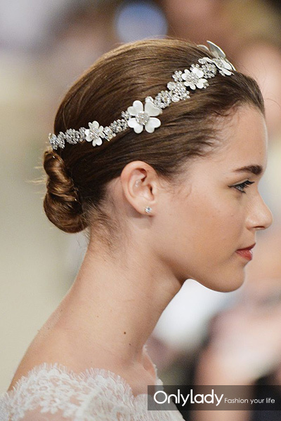 头发上的装饰发夹,头发上的装饰钻石