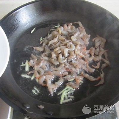 韭菜花炒河虾如何做,腰果韭菜花炒河虾