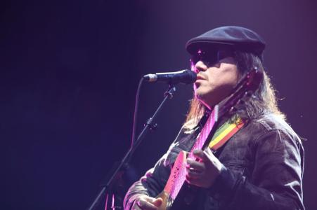 荐书：《午夜起来听寂静》