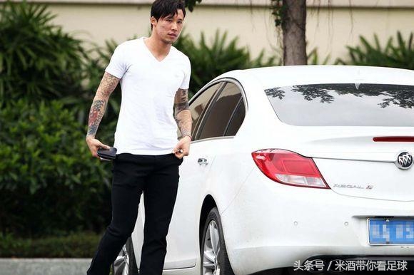 国足豪车座驾大全,国足球员豪车豪宅