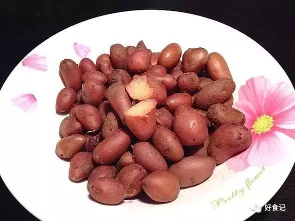 土豆和鸡一家亲，突然插了个杠子馍，这情况可就复杂了……