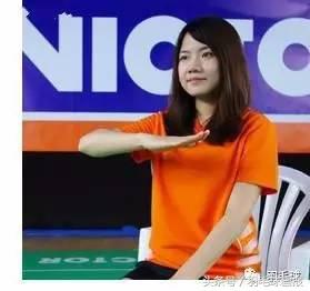 羽毛球裁判24种手势教学,羽球发球违例怎么办