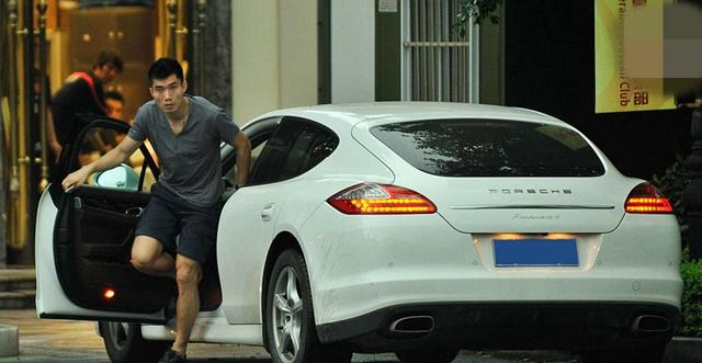 男足武磊的座驾,武磊开什么车