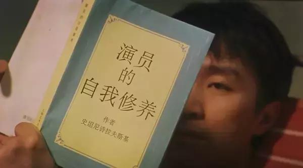 带你们看星爷年轻到老的照片,星爷年轻时图片