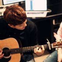 弹吉他手疼吗,弹吉他右胳膊疼怎么办