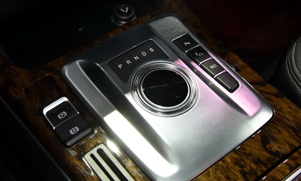 保时捷和众泰的车标对比,车标像众泰的跑车