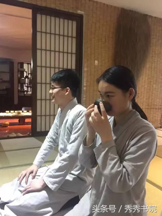 涂壁香凝汉殿中打一生肖,涂壁香凝汉殿中的意思