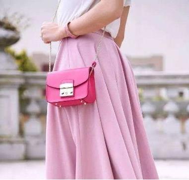 Furla的这款包火了！难道是下一个Gucci？