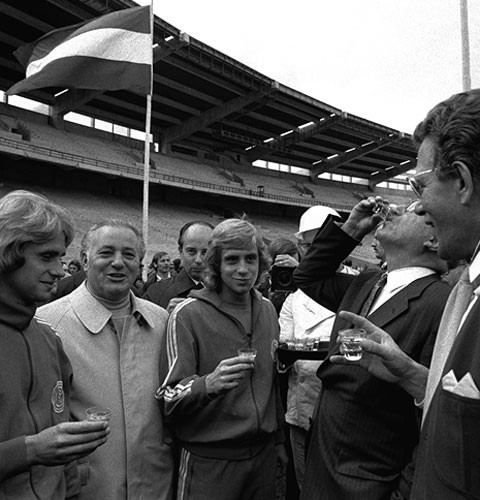 沙尔克04队徽演变,沙尔克04曾经辉煌