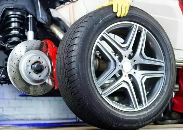 车轮胎,被刀片恶意划伤,不检查什么结果?