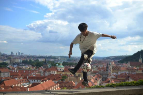 名将高手炫“足”邕城!卡拉宝花式足球世界杯首站即将开战