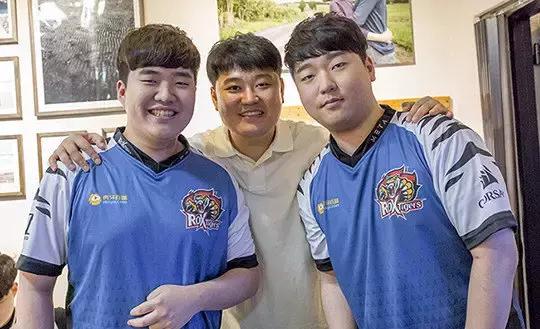 韩国版棒球服街拍,韩国lck夏季赛