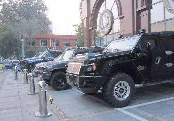 在这里，百万级别的奔驰宝马都是渣渣，这才是北京最牛的一条街