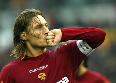 罗马托蒂退役时刻,托蒂退役前进球