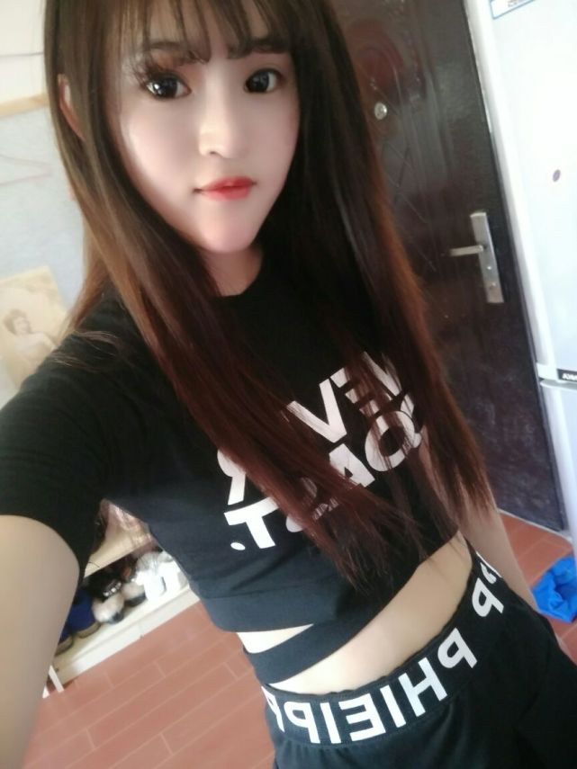 还好里面有个小裤裤，不然还是有点短