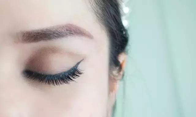 奥黛丽赫本妆教程,如何化妆赫本妆