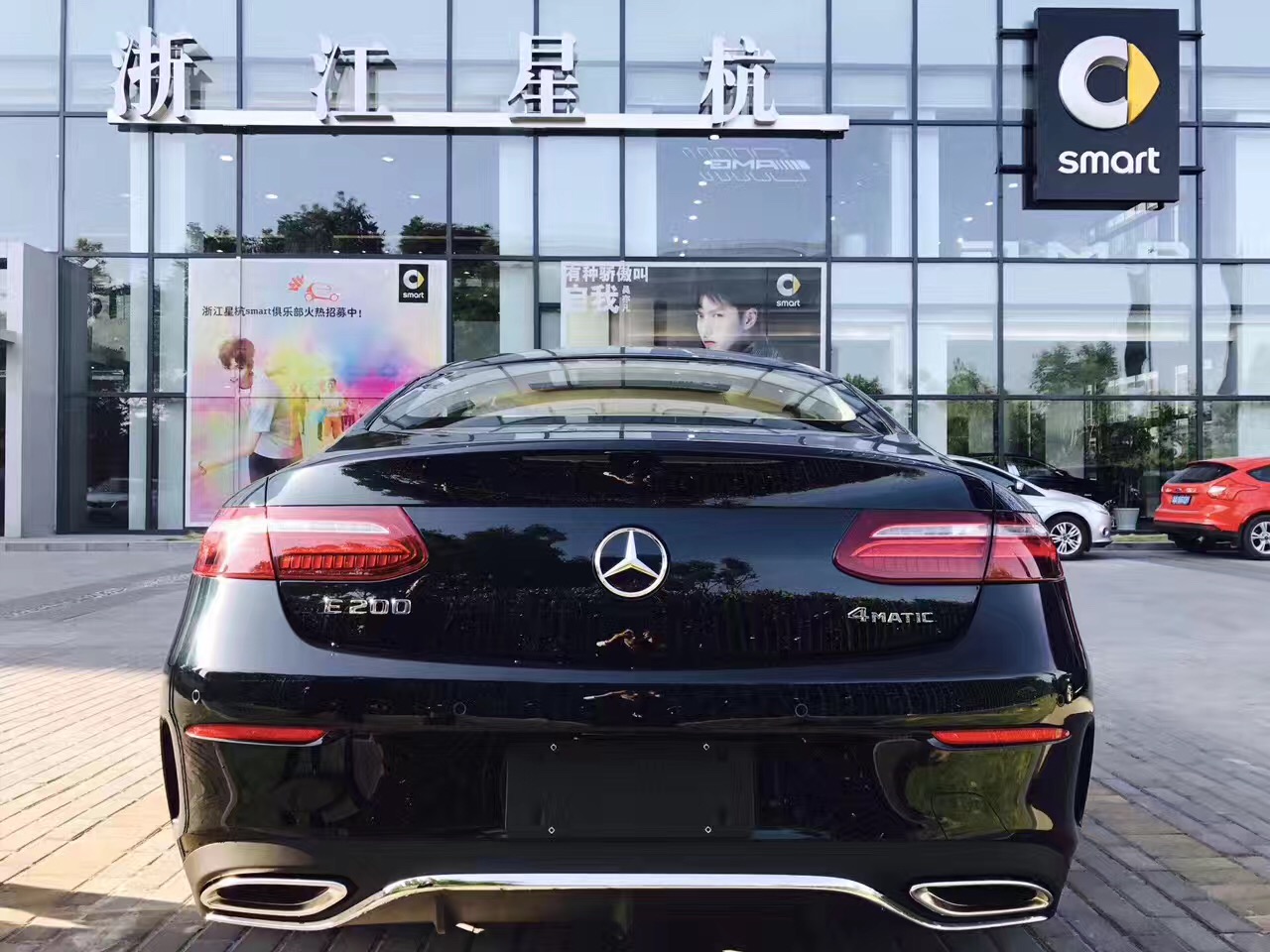 奔驰e200coupe和e300coupe有什么区别,奔驰e200coupe和e260coupe的区别