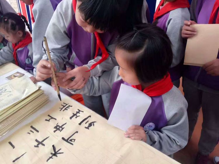 西宁市康南园山小学第二届“美艺相伴”艺术节之科技艺术体验活动