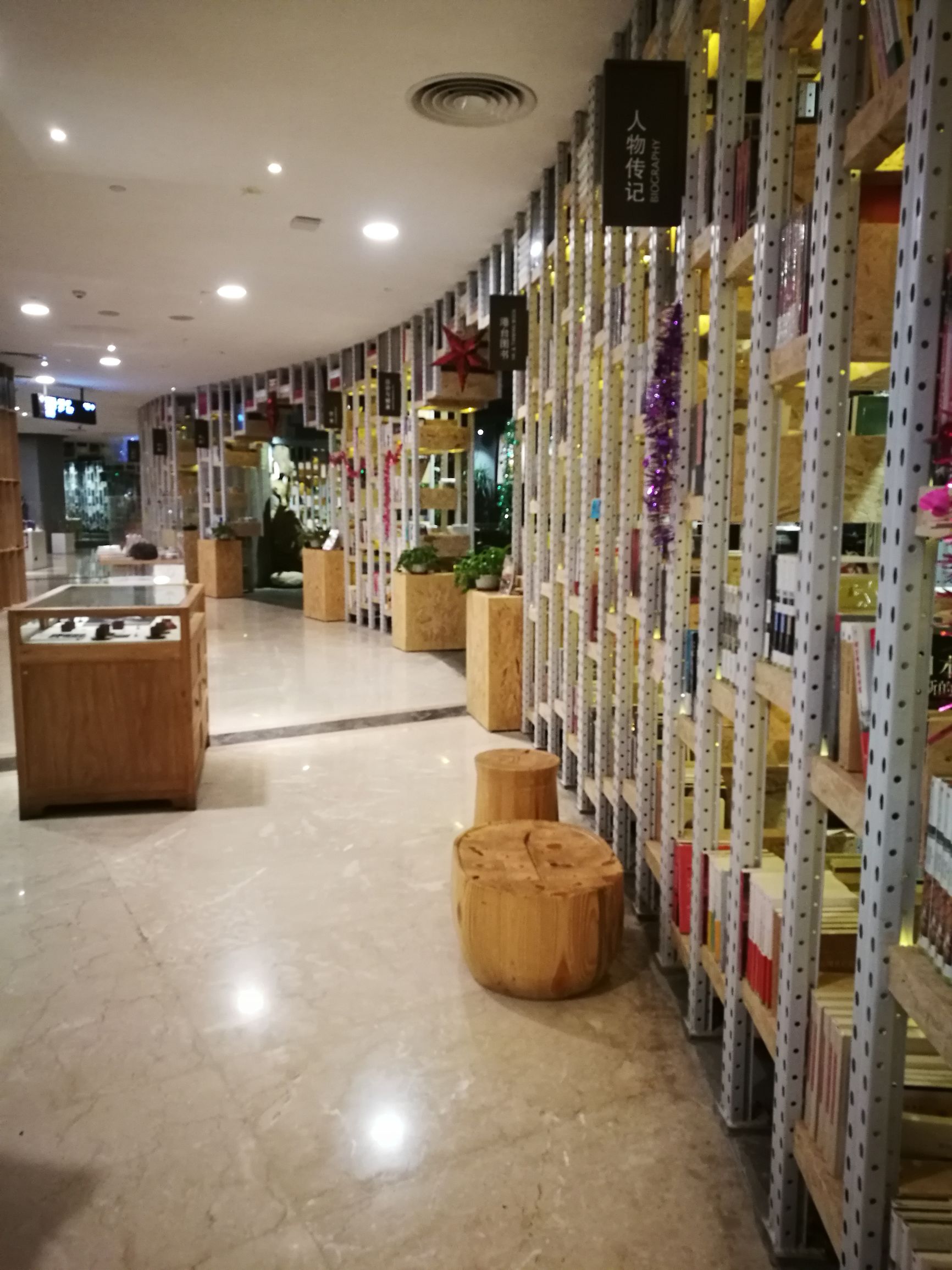 满足了对书店所有的想象,三亚小众书店推荐