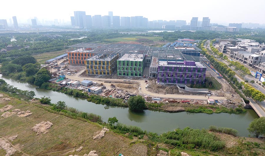 新少年宫内“童颜丹青”庆六一