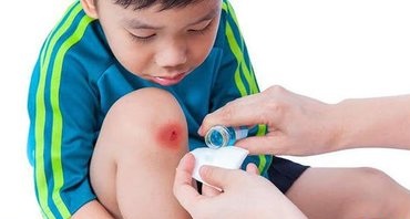 别总是给宝宝用湿巾纸,老用湿巾给宝宝洗脸