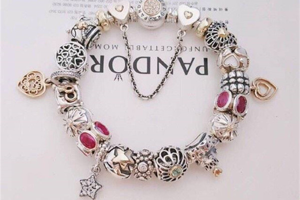 时尚潮流配饰让你的气质与众不同,时尚饰品美出高级感