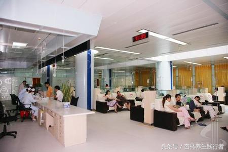 20多岁女孩肚子疼抢救无效去世,24岁女子半夜腹痛抢救无效死亡