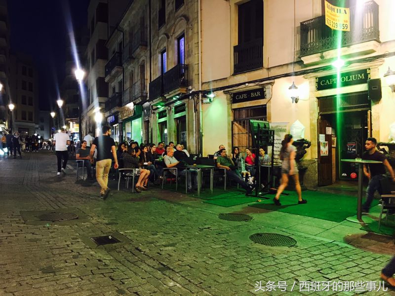 西班牙夺冠民众庆祝,西班牙居民狂欢