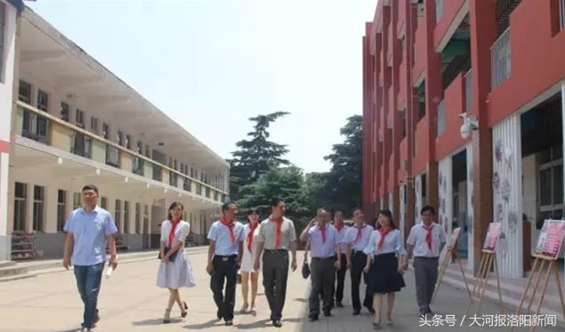 书记情系教育六一慰问师生