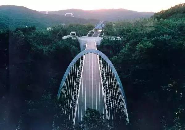 让世界知道你最In！时装精必去高定旅行之地