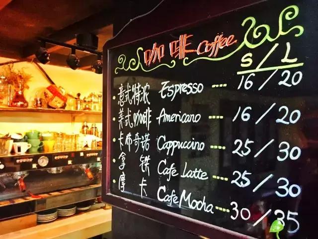 一对夫妻一墙之隔开两家咖啡店，上演的不是相爱相杀，而是了解