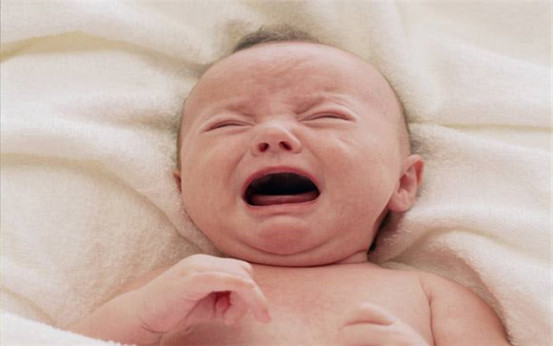 宝宝奶头肥大，把里面白水挤出来能变好吗