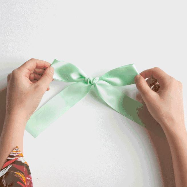 在秋冬有一个百搭超方便的蝴蝶结,超适合秋冬的蝴蝶结