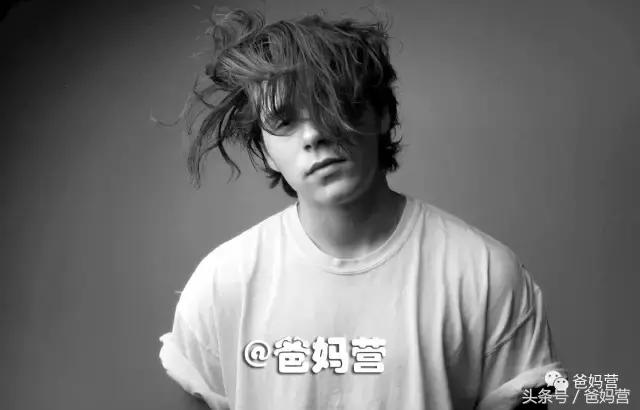 叮！贝克汉姆家2号男主已上线！什么叫「长兄如父」？！