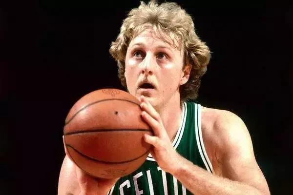 拉里·伯德之后美国白人球星几乎绝迹，乔丹一手遮天，征服所有黑人白人球迷