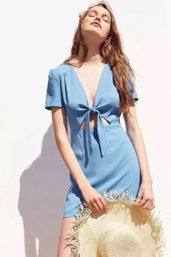 炎炎夏日给大家点缀一丝丝清凉,炎炎的夏日带给你一股清凉的韵味