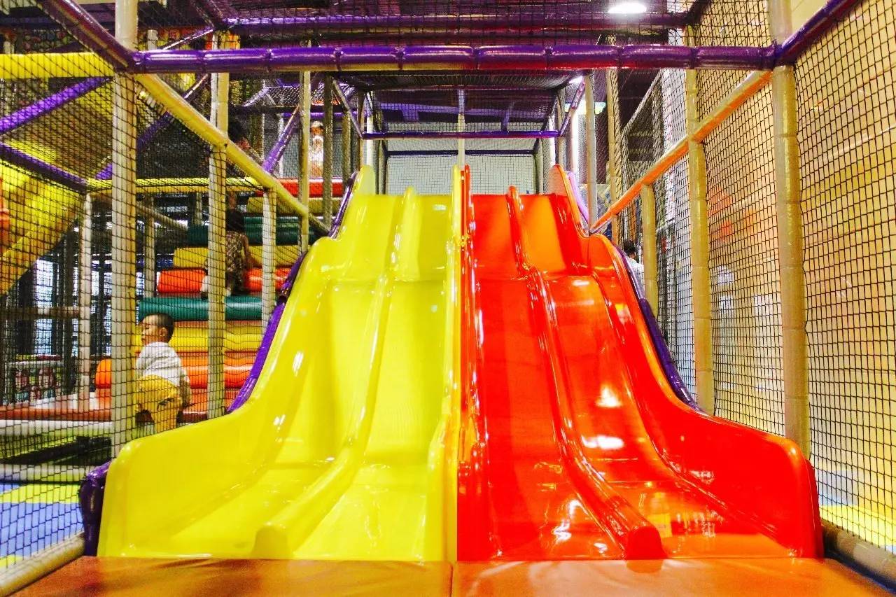 一家新开的大型游乐场,开一家一千平儿童室内游乐场