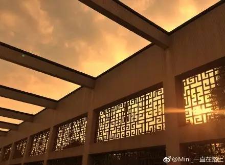 温江进城务工随迁子女就读政策；明天温江交警街头免费发粽子；新增4条交通严管示范街；经常熬夜玩手机导致暴盲；这就是今日温江大新闻！