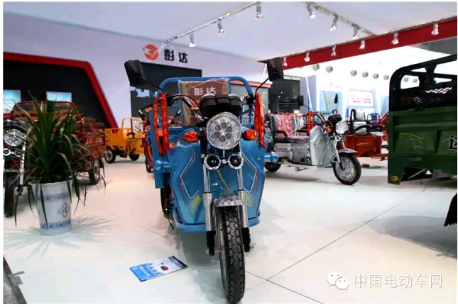 广角镜头——猛戳链接就能换个姿势看徐州展会！