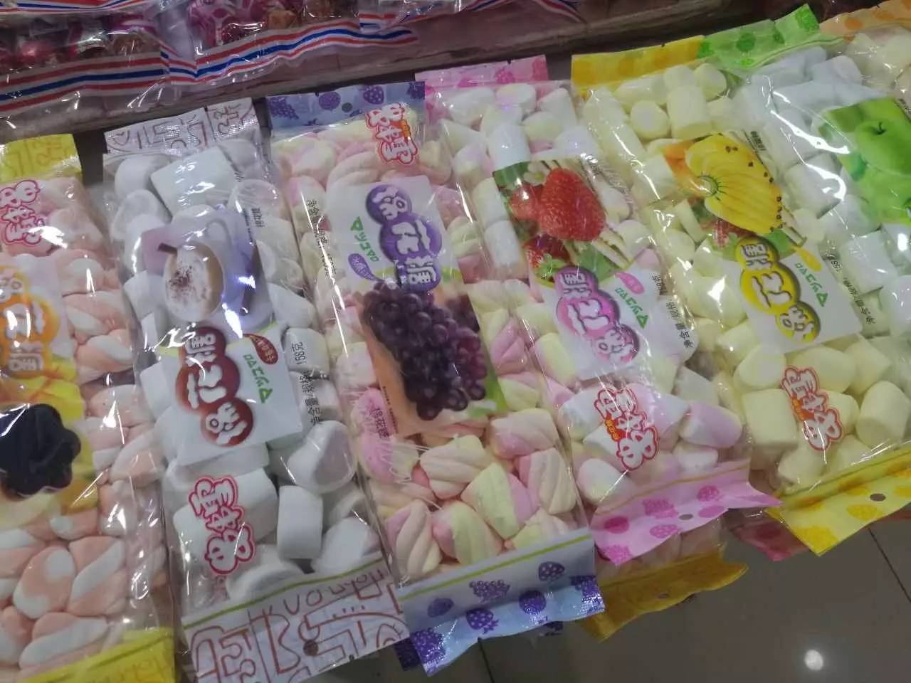 童年的味道是抹不去的记忆，这些零食在哈尔滨市场仍然能买到，看看你吃过几样？