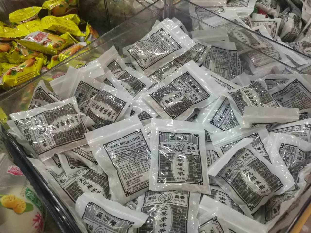 童年的味道是抹不去的记忆，这些零食在哈尔滨市场仍然能买到，看看你吃过几样？