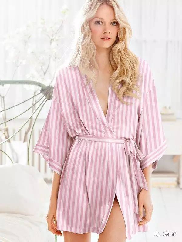 安以轩婚礼晨袍,安以轩陈荣炼婚礼晨袍