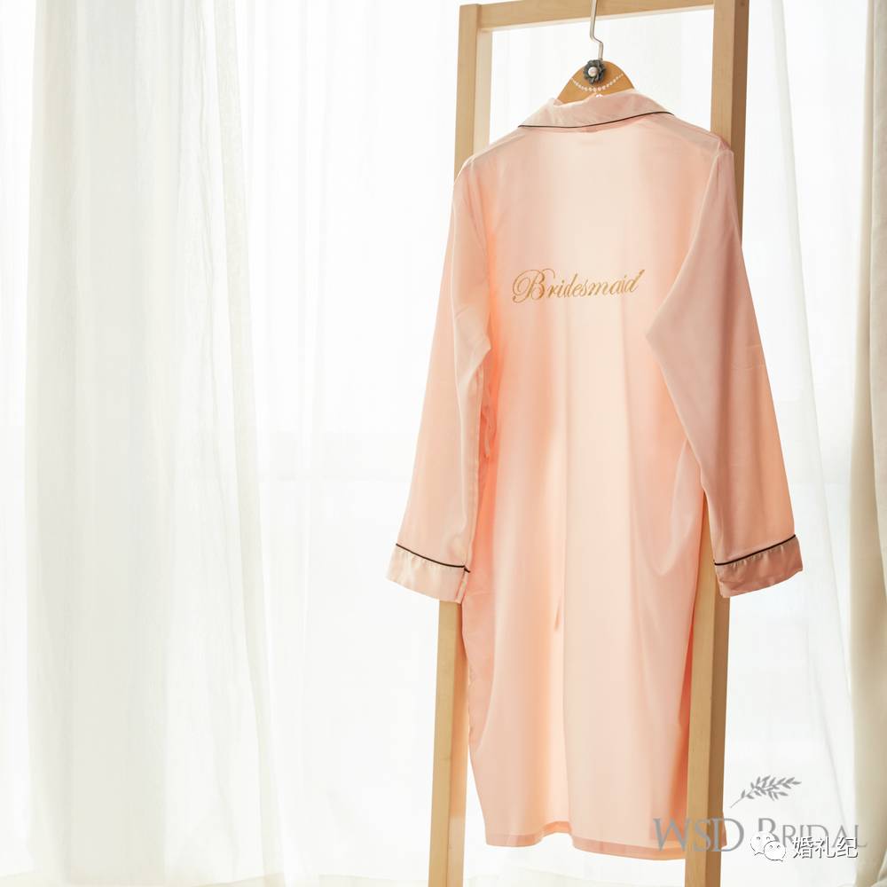 安以轩婚礼晨袍,安以轩陈荣炼婚礼晨袍