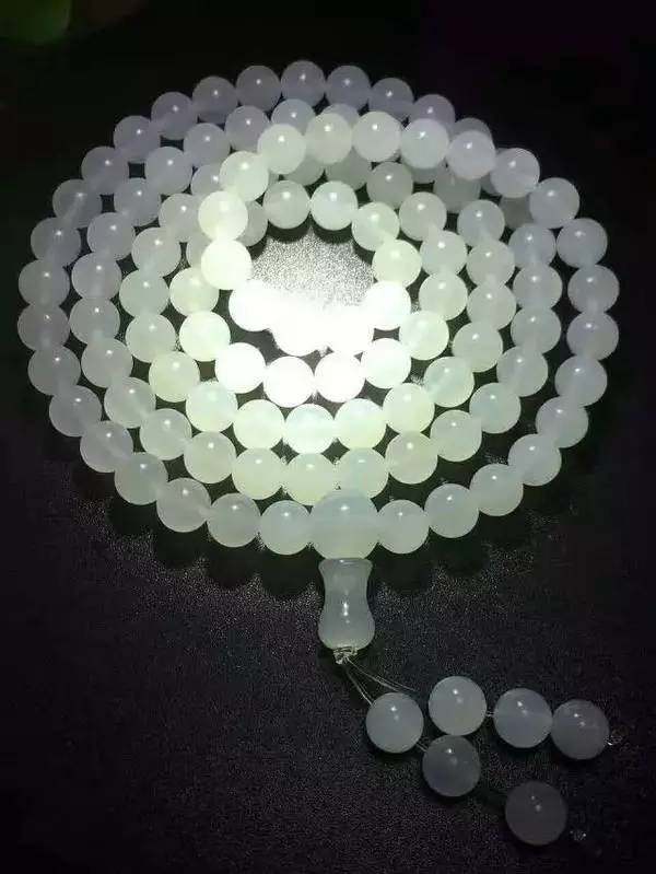 南红手串多年后有变化,南红手串跌价严重吗