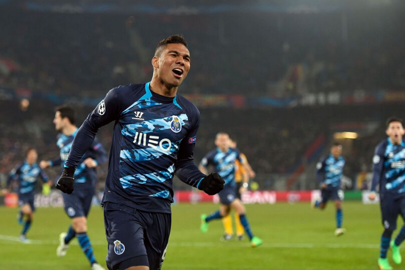 卡塞米罗走向莫德里奇,卡塞米罗转身皇马由守转攻