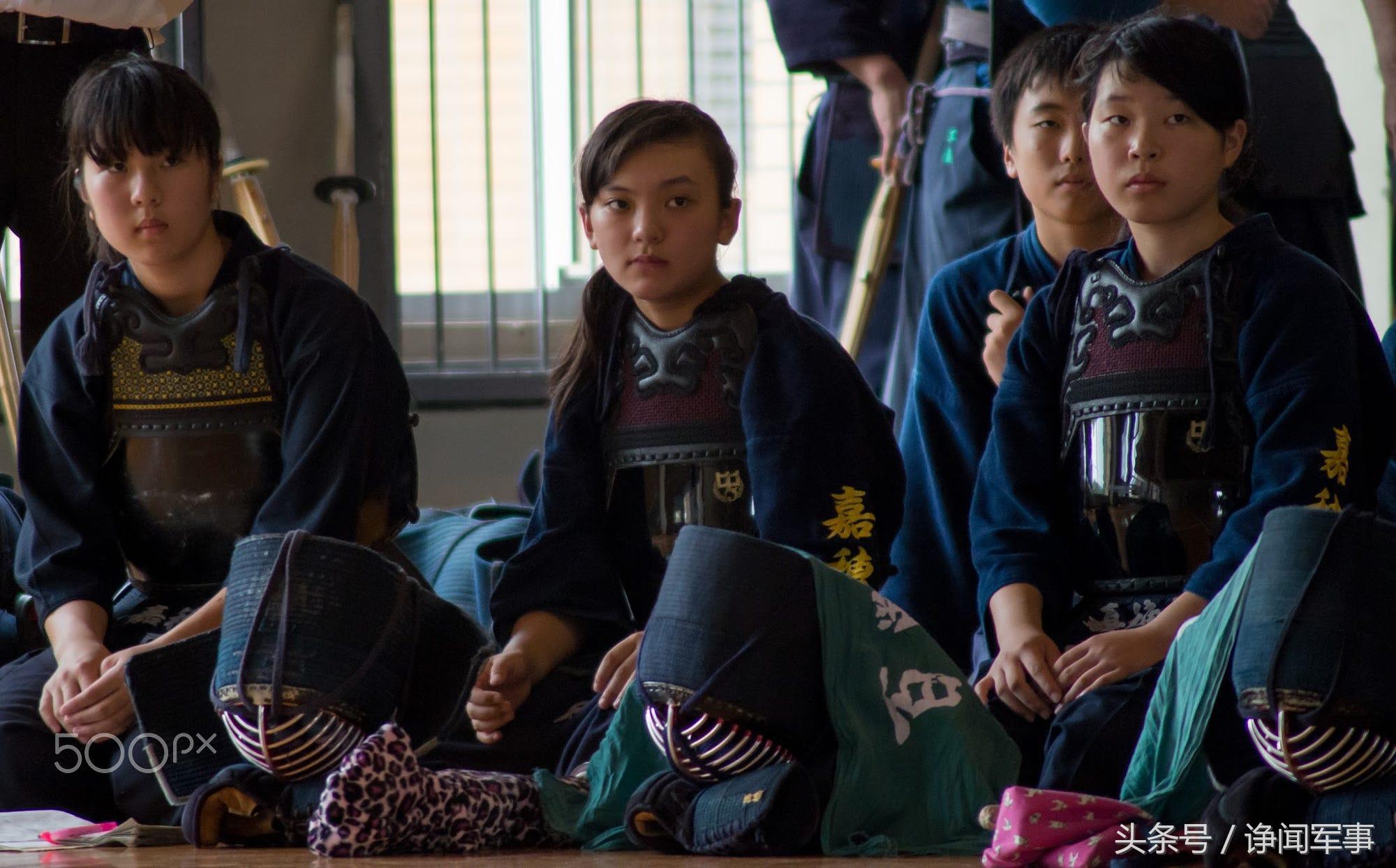 直击日本少女学习剑道：向左是强身健体，向右是军国主义